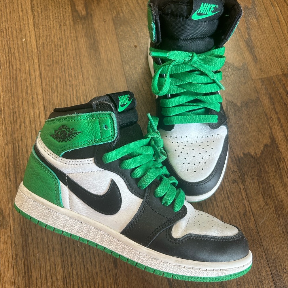 Nike Black and Green Sneakers